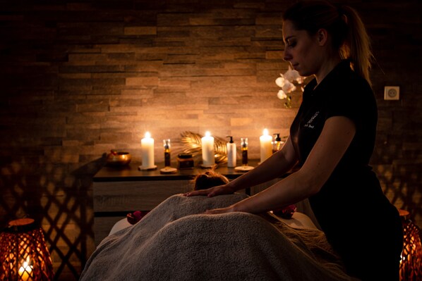 Couples treatment room(s), sauna, steam room, body treatments
