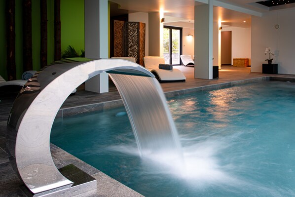 Couples treatment rooms, sauna, steam room, body treatments