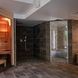 Couples treatment room(s), sauna, steam room, body treatments