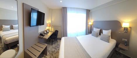 Comfort-huone, 1 keskisuuri parisänky, tupakointi kielletty | Tallelokero huoneessa, yksilöllisesti kalustettu, työpöytä