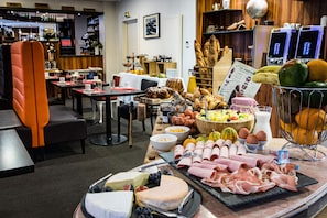 Daily buffet breakfast (EUR 16.5 per person)