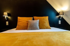 Premium Room, 1 Queen Bed, Non Smoking, Pool Access | Premium bedding, in-room safe, individually furnished, desk