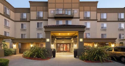 Larkspur Landing Extended Stay Suites Renton