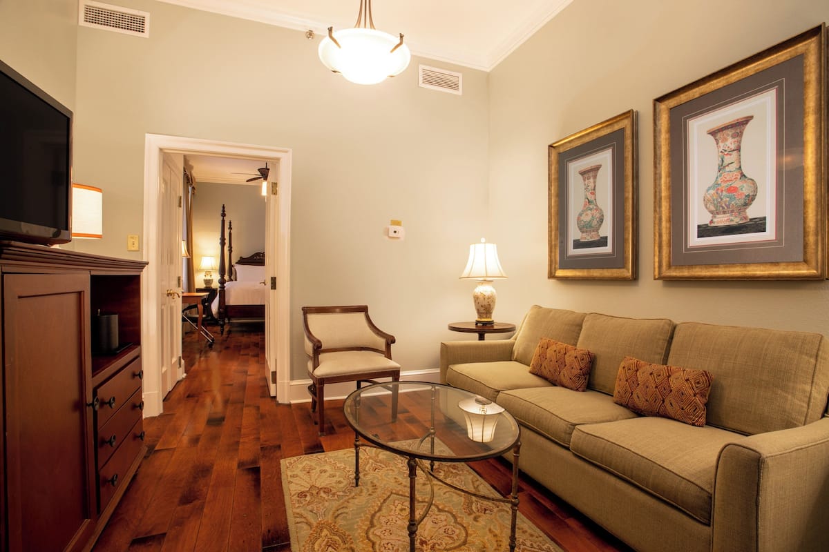 Suite, 1 King Bed