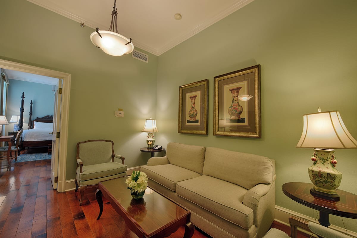 Premium bedding, pillowtop beds, in-room safe, desk