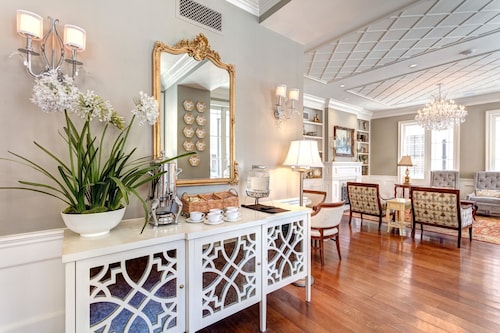 voco St. James Hotel by IHG