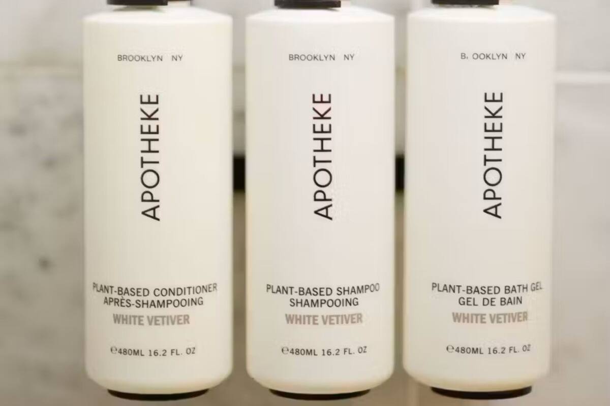 Tres botellas de champú y acondicionador de vetiver blanco Apotheke.