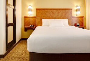 Premium bedding, desk, laptop workspace, blackout curtains - Hyatt Place Dublin/Pleasanton (Dublin)