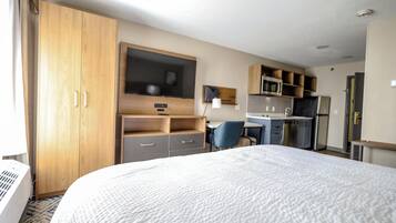 Skrivbord, strykjärn/strykbräda, gratis wi-fi och sängkläder