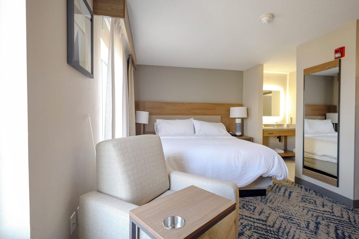 Desk, iron/ironing board, free WiFi, bed sheets