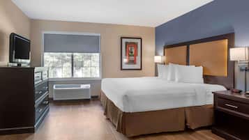 Suite, 1 kingsize-seng med sovesofa, ikke-røyk | Skrivebord, blendingsgardiner, strykejern/-brett og wi-fi (inkludert)