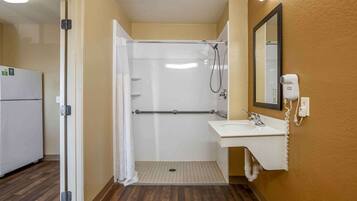 Studio, 1 Queen Bed, Accessible, Non Smoking | Bathroom | Combined shower/tub, free toiletries, hair dryer, towels