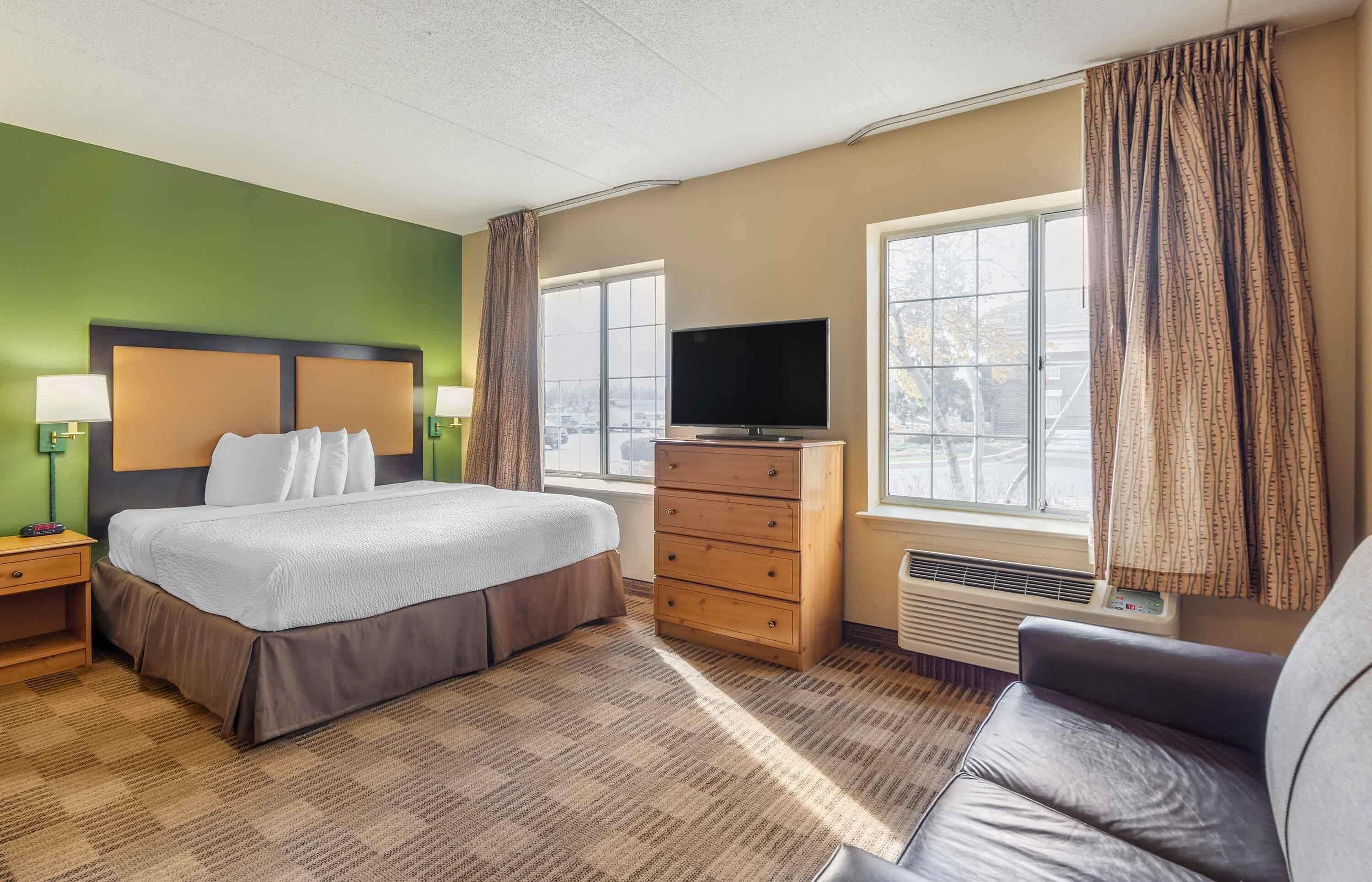 Deluxe-Studio, 1 King-Bett und Schlafsofa, Nichtraucher | Schreibtisch, laptopgeeigneter Arbeitsplatz, kostenloses WLAN