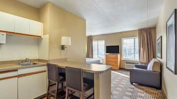 デラックス スタジオ キングベッド 1 台ソファーベッド付き 禁煙 | 専用キッチン | 冷蔵庫、電子レンジ、コンロ