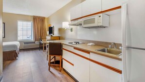 Studio, 1 Queen Bed, Non Smoking | Private kitchen | Fridge, microwave, stovetop - Extended Stay America Select Suites Chicago Lombard Oakbrook (Lombard)