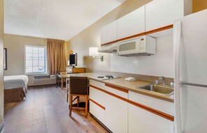 Studio, 1 Queen Bed, Non Smoking | 1 bedroom, desk, laptop workspace, free WiFi