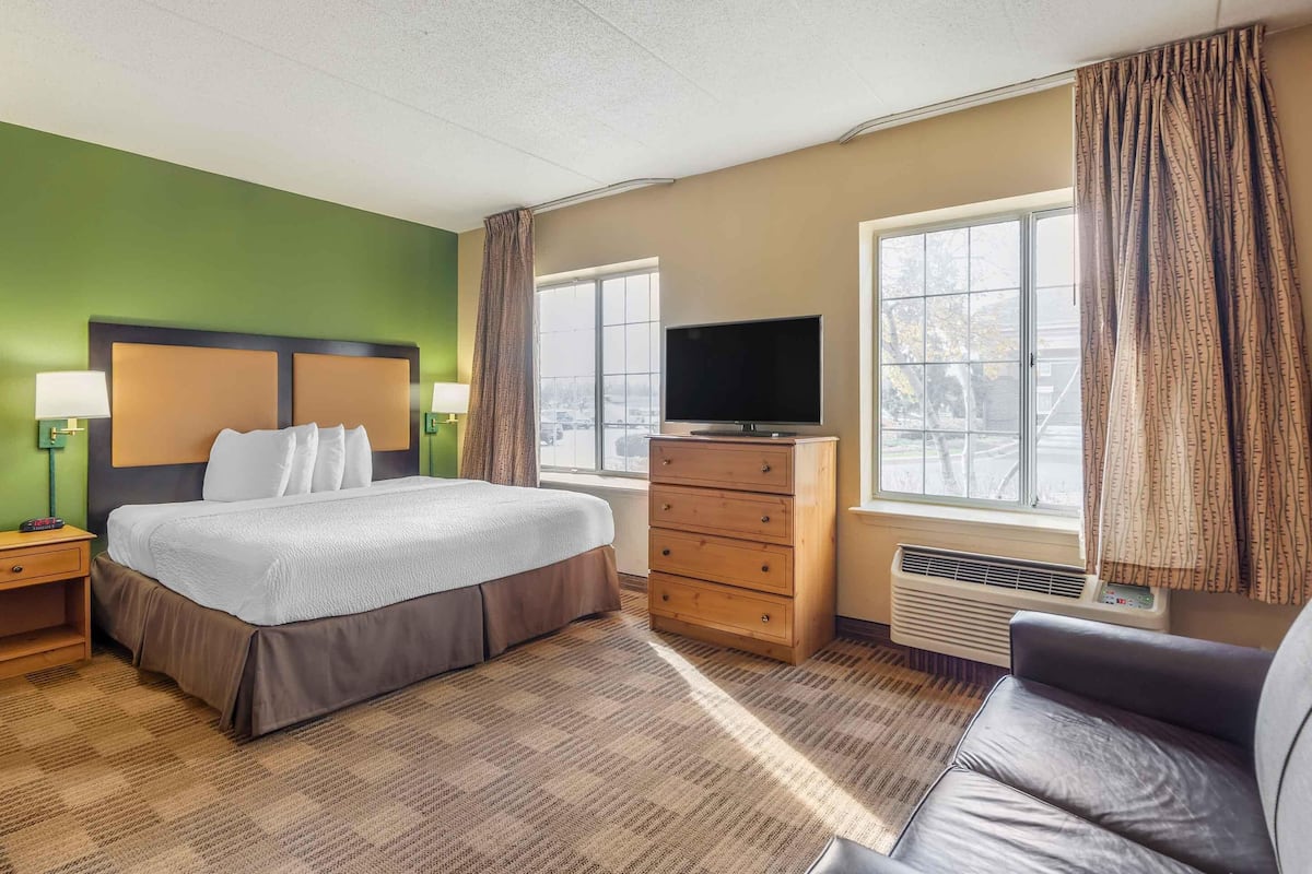 Studio – deluxe, 1 kingsize-seng med sovesofa, ikke-røyk | Skrivebord, skrivebord for bærbar PC, wi-fi (inkludert) og sengetøy