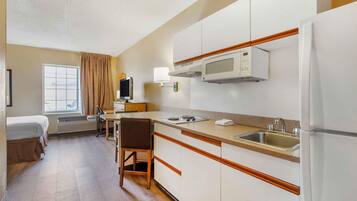 Estudio, 1 cama de matrimonio, no fumadores | Cocina privada | Frigorífico, microondas y placa de cocina
