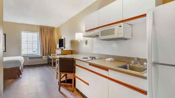 スタジオ クイーンベッド 1 台 禁煙 | 専用キッチン | 冷蔵庫、電子レンジ、コンロ