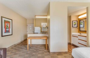 Deluxe studio, 1 kingsize bed met slaapbank, niet-roken | Een bureau, een laptopwerkplek, gratis wifi, beddengoed