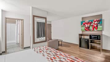 Suite, 1 letto king, non fumatori | 1 camera, una scrivania, postazione laptop, tende oscuranti