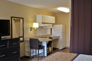 Studio, 1 Queen Bed, Non Smoking