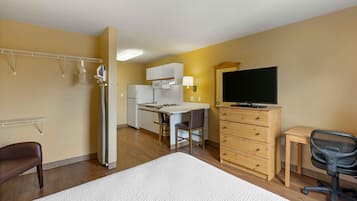 Studio, 1 Queen Bed, Non Smoking