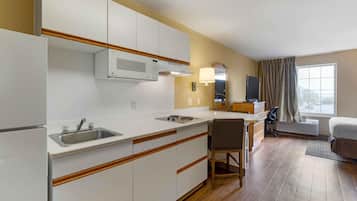 Coffee/tea maker, full-sized fridge, microwave, stovetop