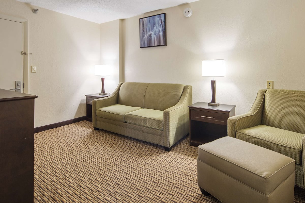 suite, 1 king bed, non smoking, jetted tub (oversized room;with sofabed) | pillow-top beds, desk, laptop workspace, blackout curtains