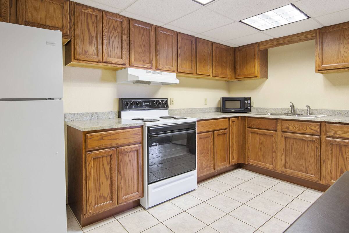 suite, 1 king bed, non smoking, kitchen (with sofabed, full kitchen) | pillow-top beds, desk, laptop workspace, blackout curtains