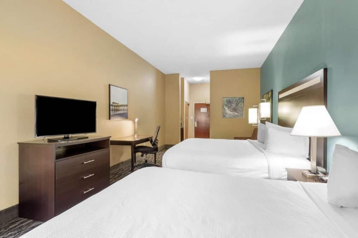 1 chambre, literie de qualité, lit avec matelas à plateau-coussin