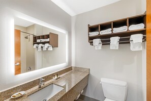 Standard Room, 1 Katil Raja (King), Non Smoking, Refrigerator & Microwave | Bilik Mandi | Kelengkapan dandanan diri percuma, pengering rambut, tuala disediakan 