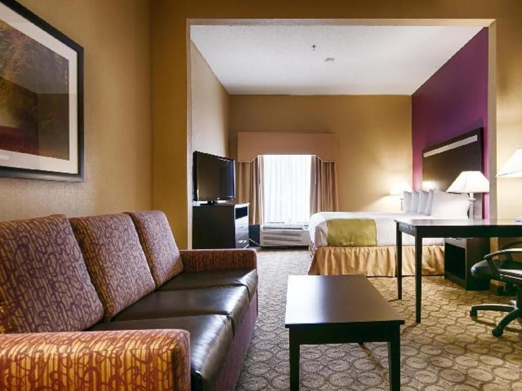 1 bedroom, premium bedding, pillowtop beds, desk