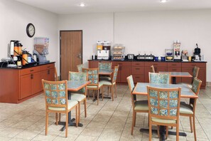 Free daily buffet breakfast - Days Inn & Suites by Wyndham Morris/I-80 (Morris)