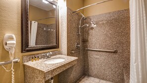 Hydromassage showerhead, free toiletries, hair dryer, towels