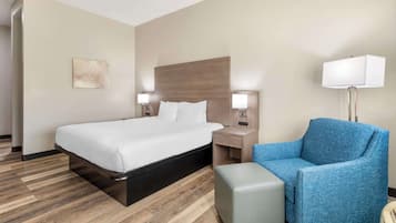 Escritorio, cortinas blackout y sistema de insonorización