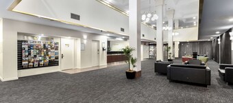Comfort Hotel Adelaide Meridien