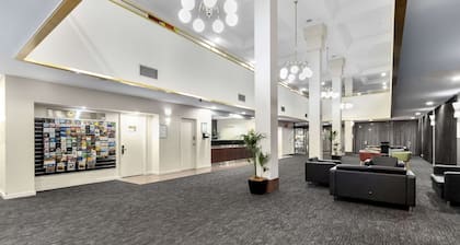 Comfort Hotel Adelaide Meridien