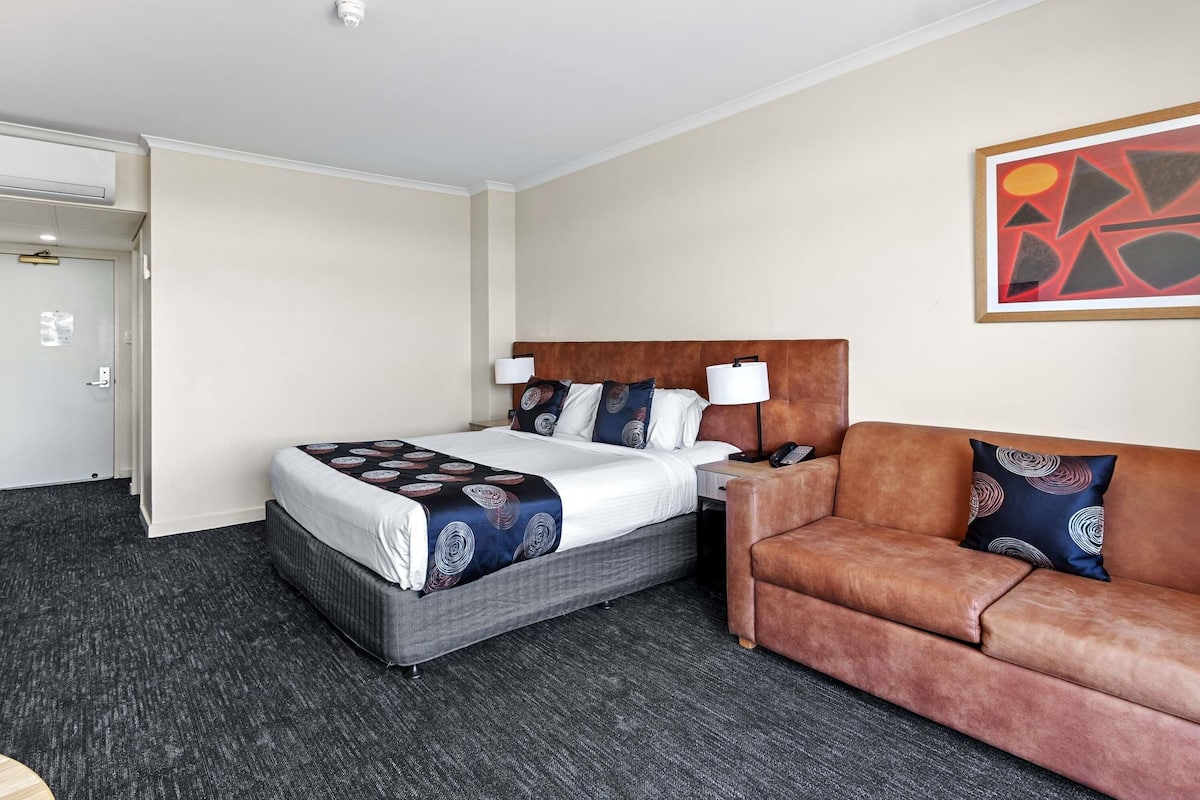 Superior Room, 1 King Bed | Blackout drapes, iron/ironing board, free WiFi, bed sheets