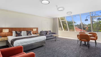 Cortinas blackout, tabla de planchar con plancha y wifi gratis