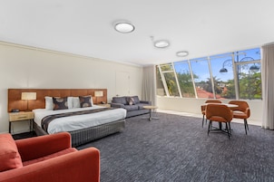 Executive Spa | Blackout drapes, iron/ironing board, free WiFi, bed sheets