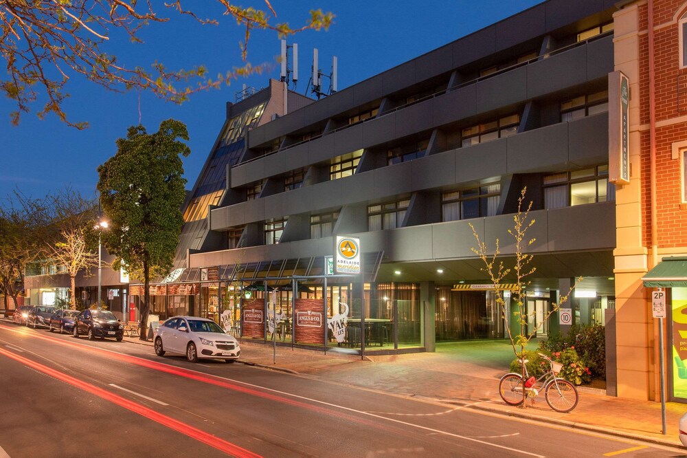 Comfort Hotel Adelaide Meridien