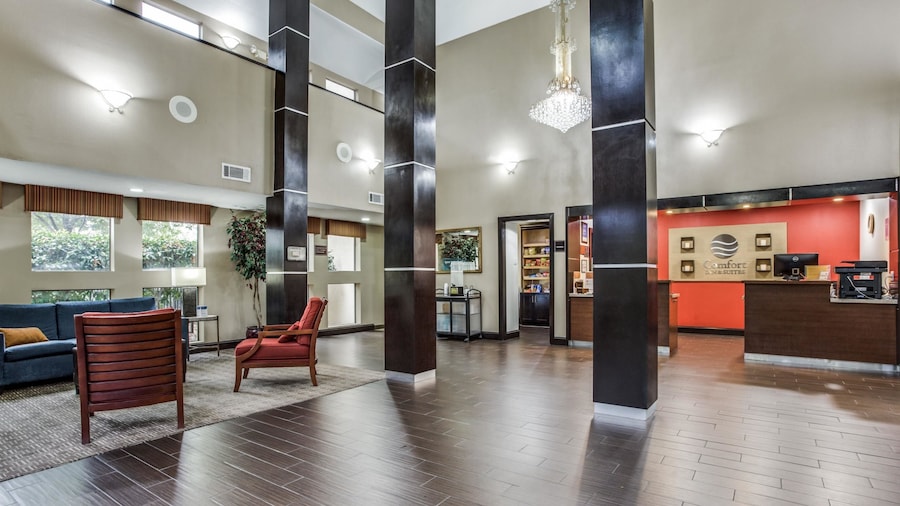 Comfort Inn & Suites Love Field - Dallas Market Center