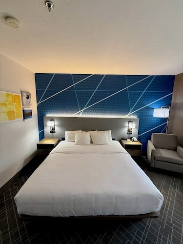 Comfort Inn & Suites Love Field - Dallas Market Center