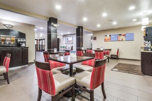 Dining - Comfort Inn & Suites Love Field - Dallas Market Center (Dallas)