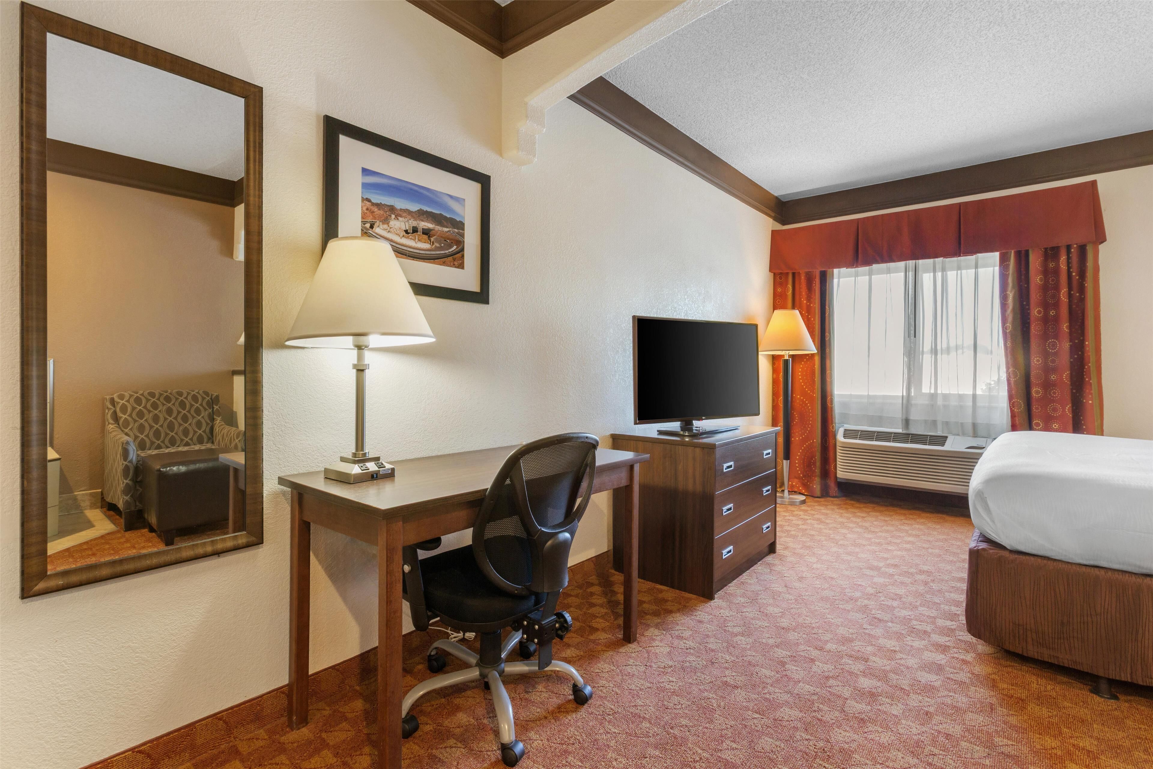 executive room, 1 king bed, non smoking, jetted tub | 1 bedroom, desk, laptop workspace, iron/ironing board