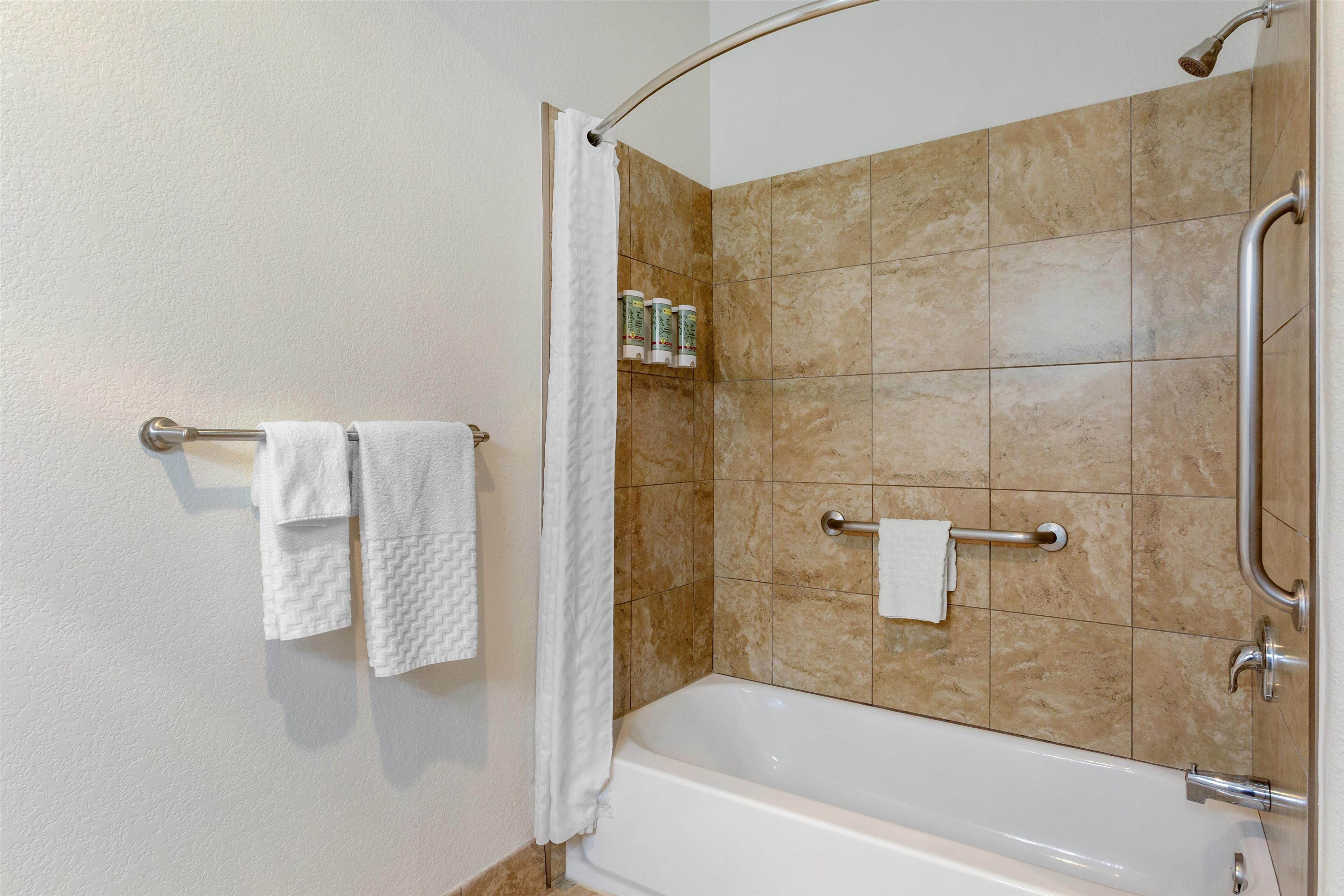 standard room, 1 king bed, accessible, bathtub (bathtub ) | bathroom | combined shower/bathtub, free toiletries, hair dryer, towels