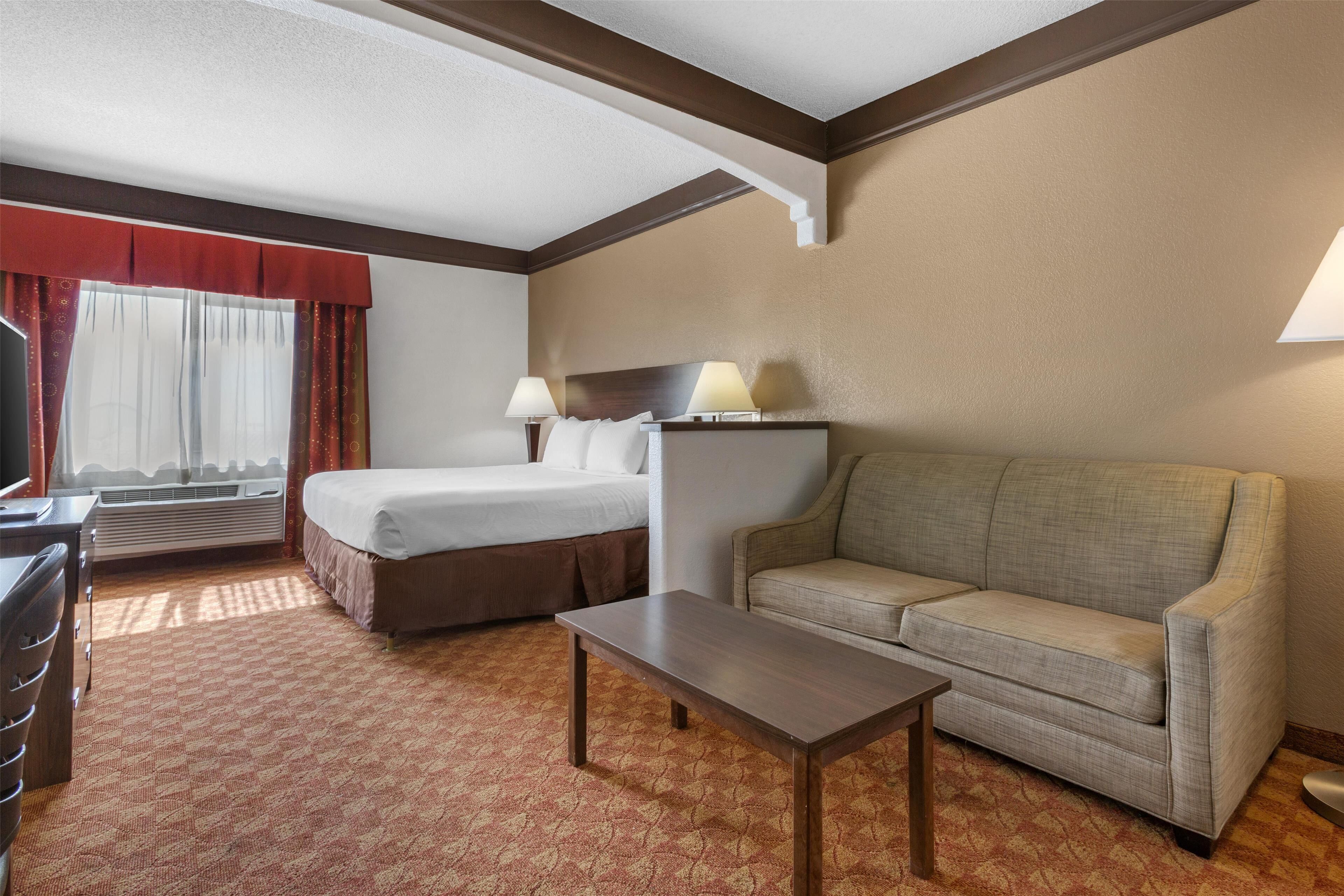 standard room, 1 king bed, non smoking, refrigerator & microwave | 1 bedroom, desk, laptop workspace, iron/ironing board