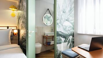 Superior Room, 1 Double Bed | Bathroom | Combined shower/bathtub, hair dryer, towels