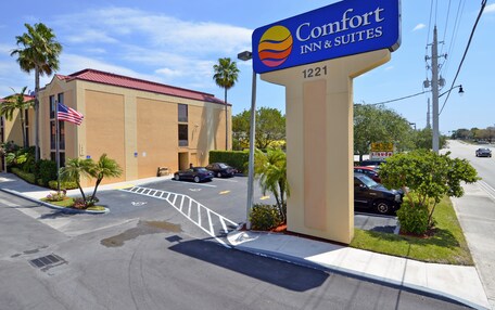 A Comfort Inn & Suites sign with a parking lot in front.